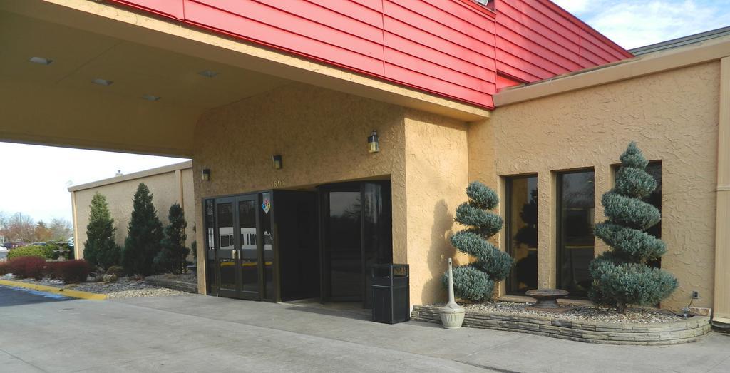 Howard Johnson Plaza Kansas City Hotel & Conference Center エクステリア 写真